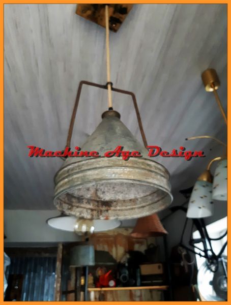 machine age design , tölcsér lámpa , textil kábelen , ipari style